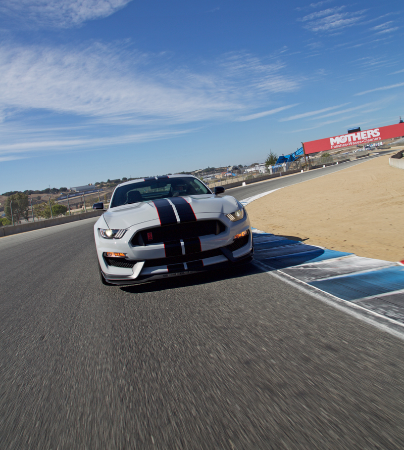 Illustration for article titled Everything I Learned Driving a Ford Shelby GT350R for 20 Minutes